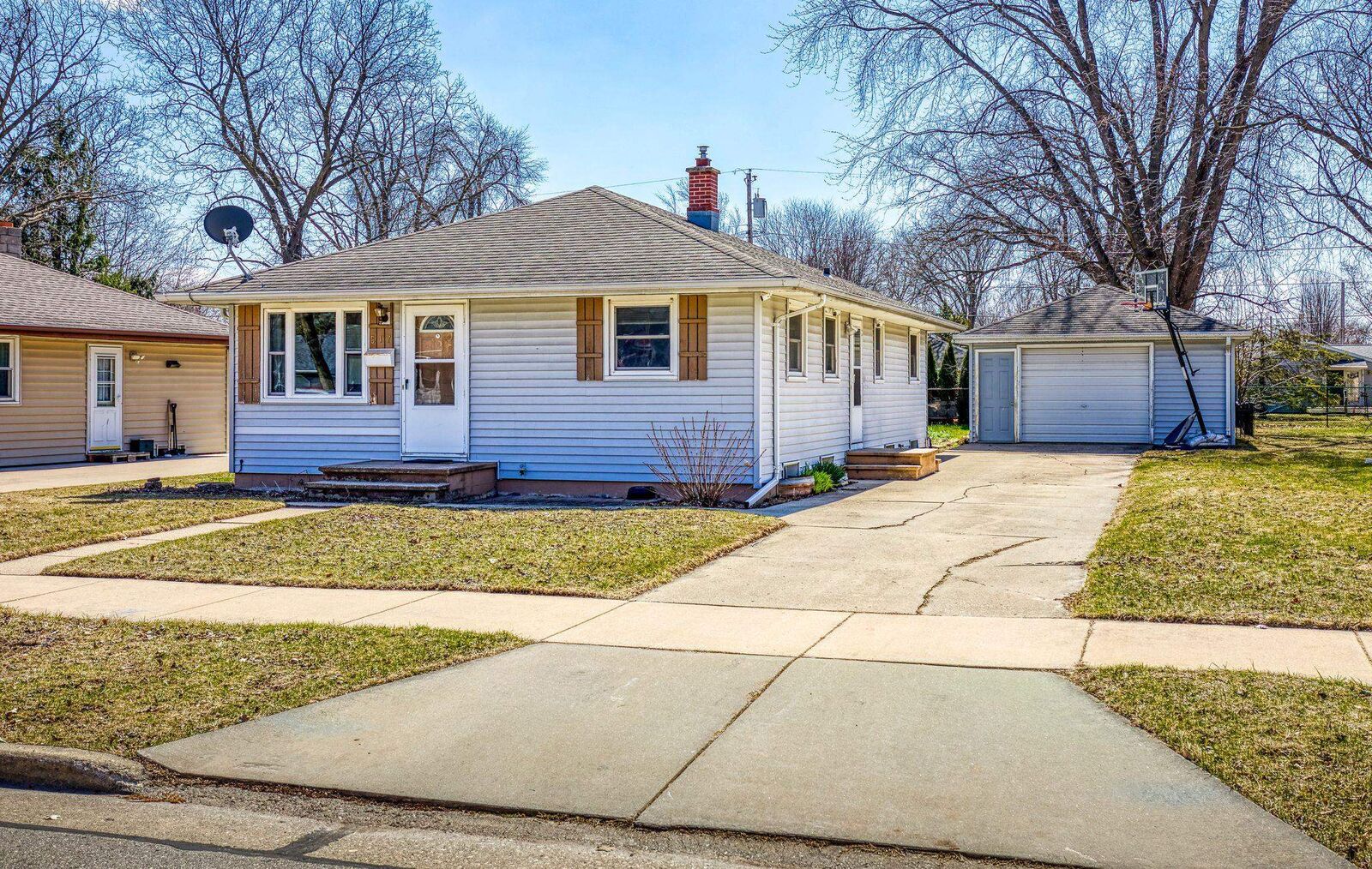 Property Photo:  517 E Wilson Avenue  WI 54915-2029 