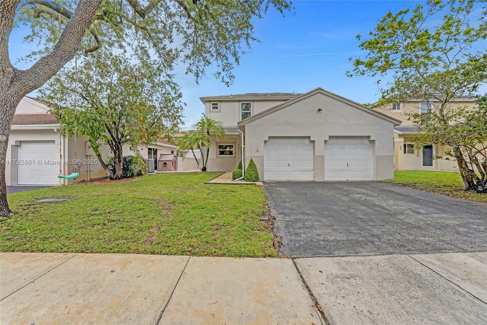 Property Photo: 263 NW 207th Way FL 33029