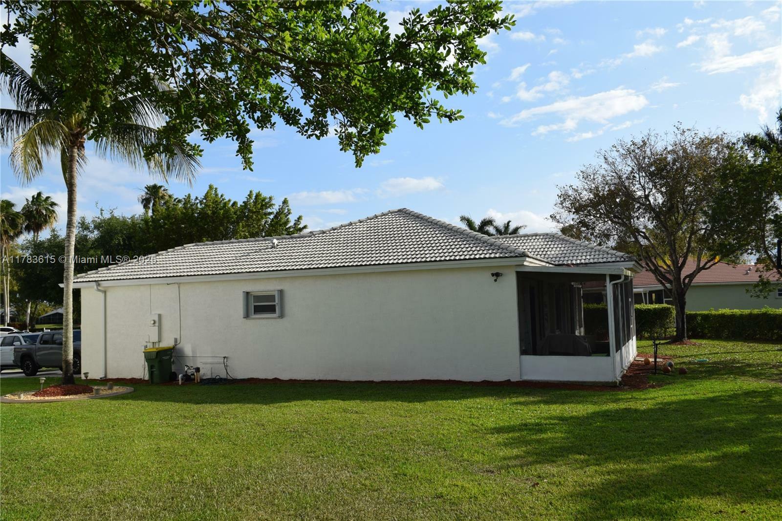 Property Photo: 440 SE 25th Dr FL 33033