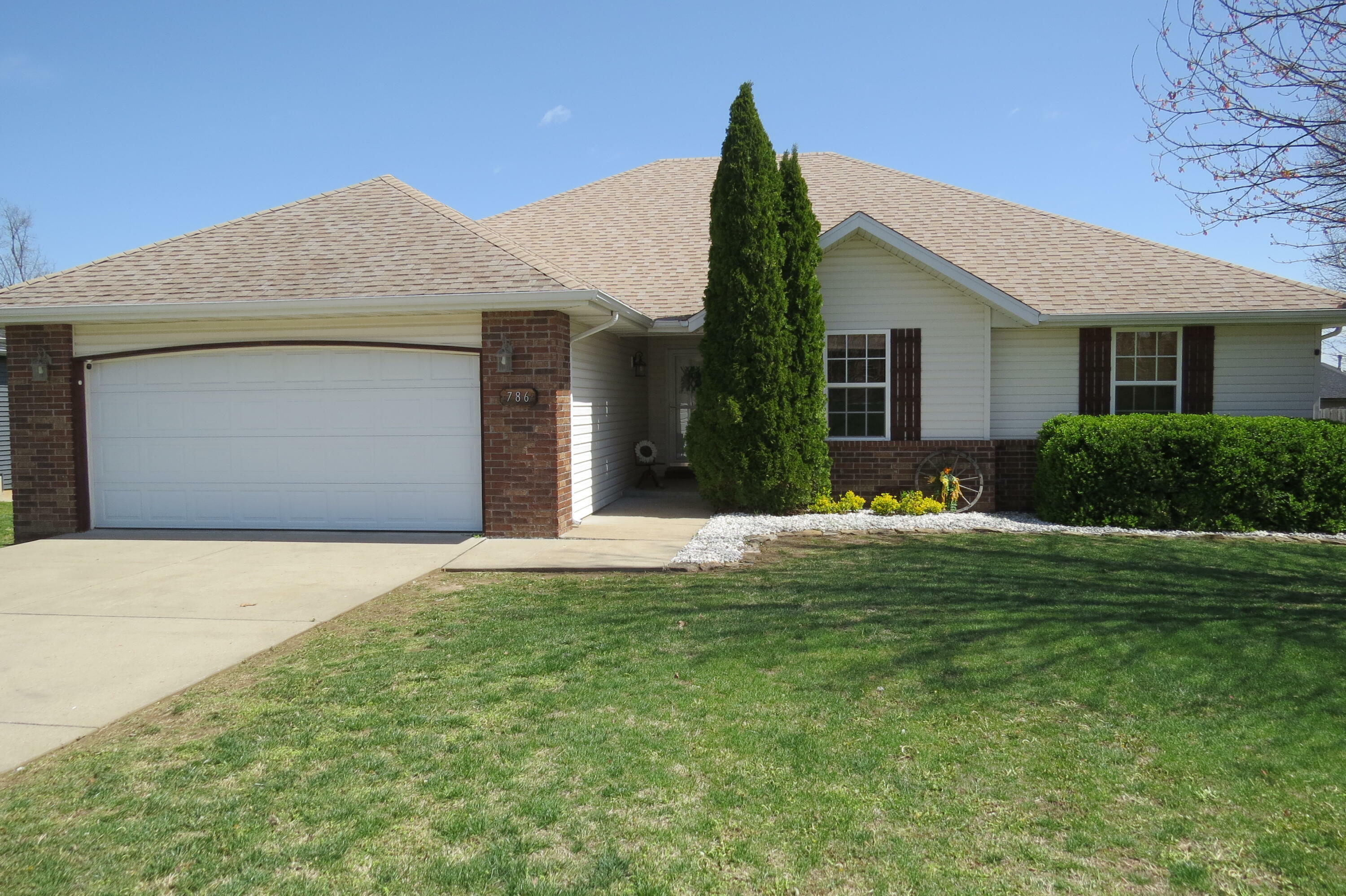 Property Photo: 786 N Delaware Avenue MO 65738