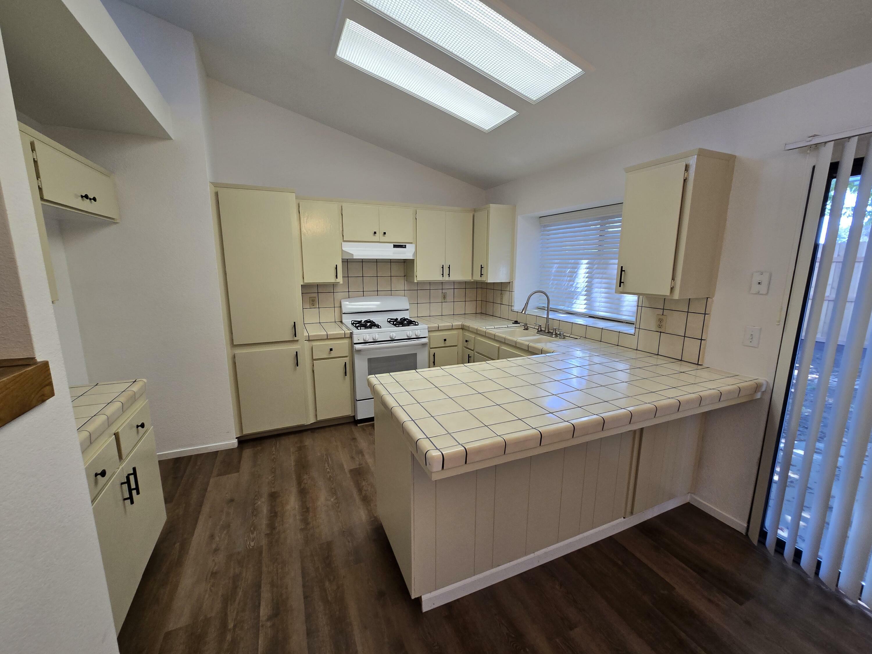 Property Photo: 1341 E Vassar Drive CA 93291