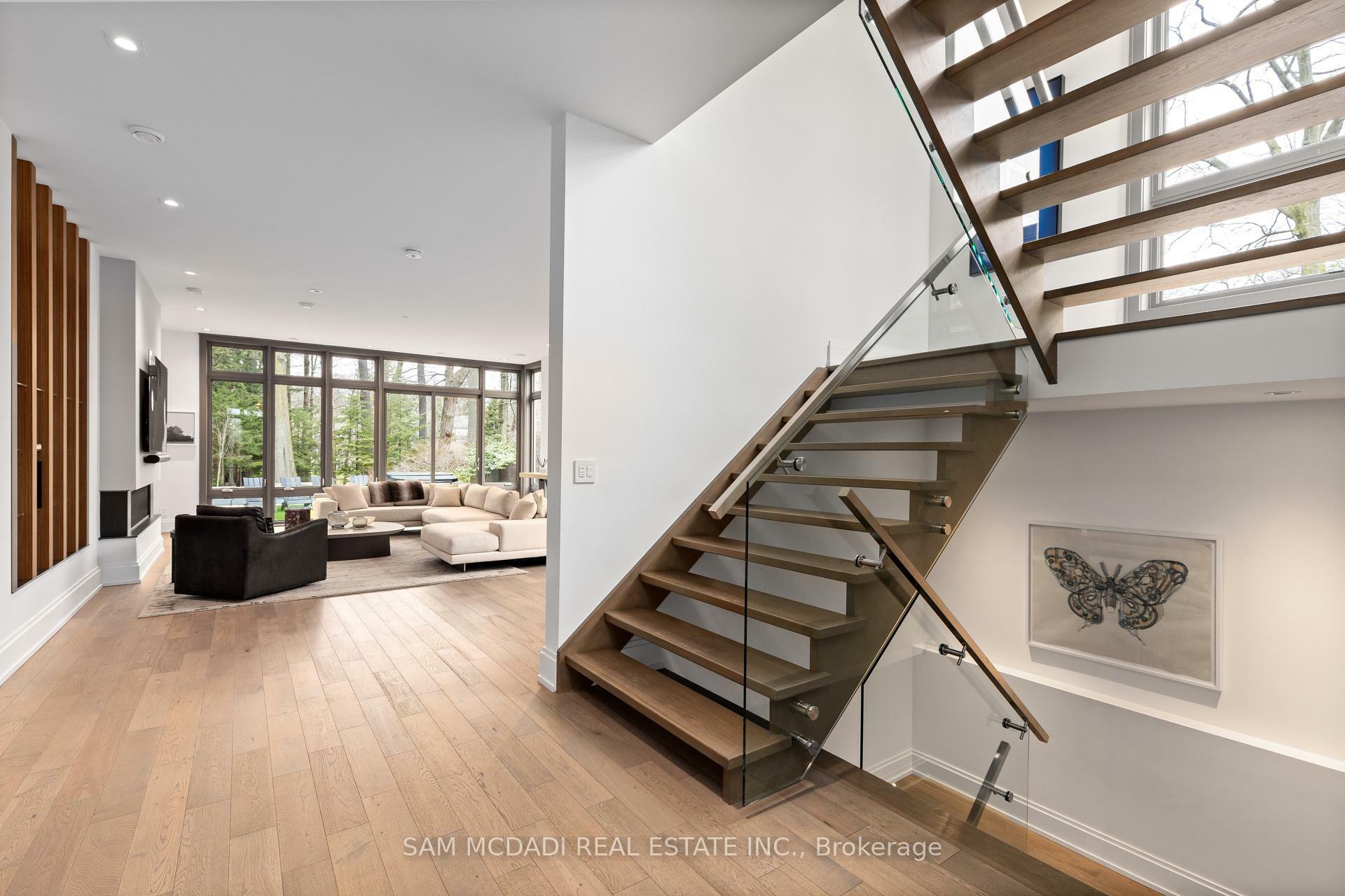 Property Photo: 267 Kenollie Avenue ON L5G 2J1