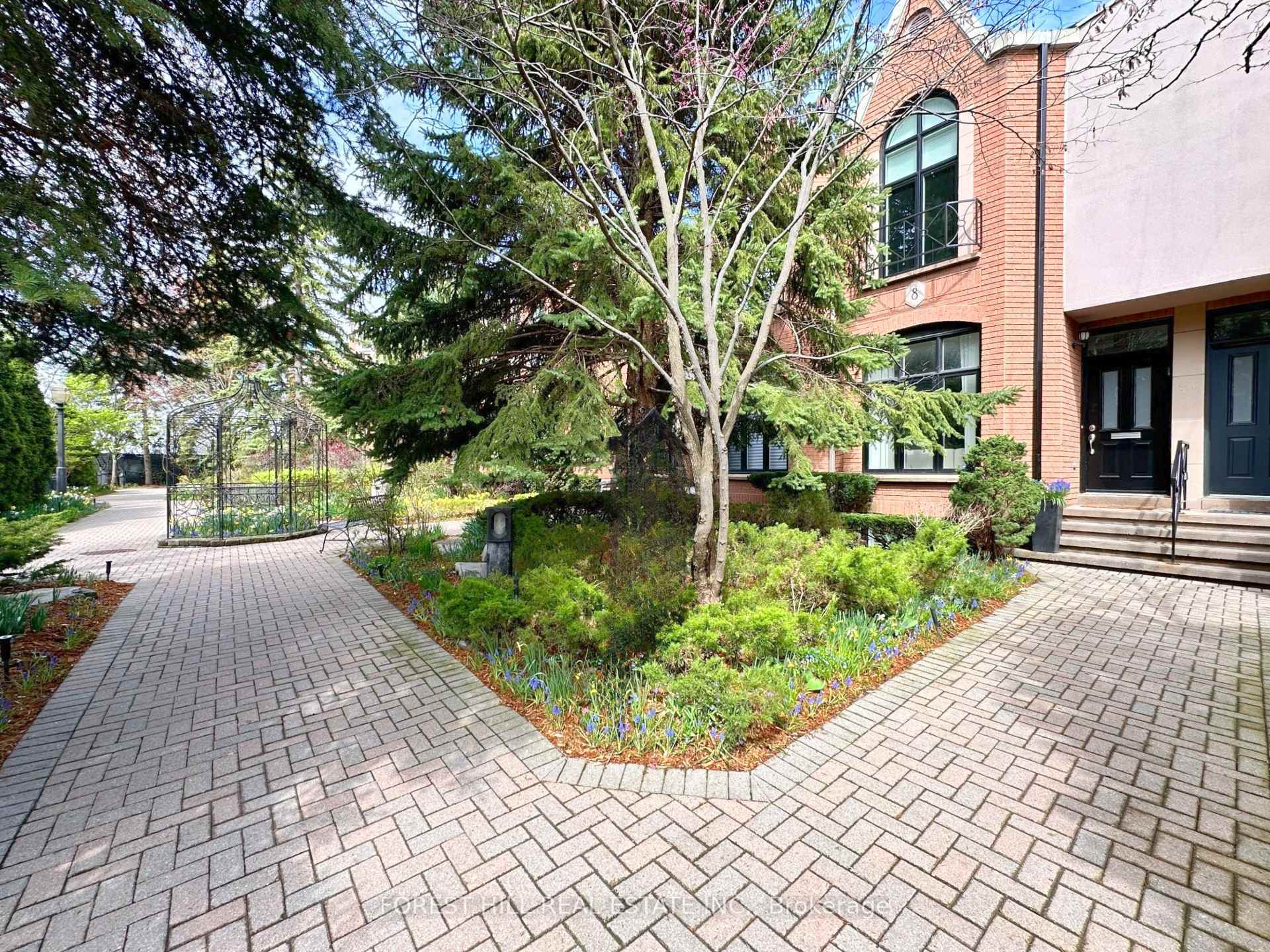 Property Photo: 8 Alex Mews ON M5R 3T2