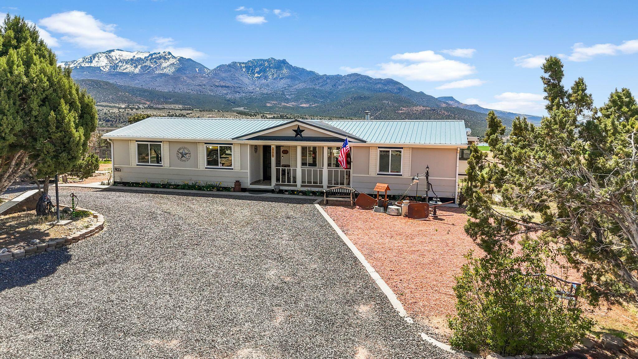 Property Photo: 706 E Cottontail Rd UT 84722