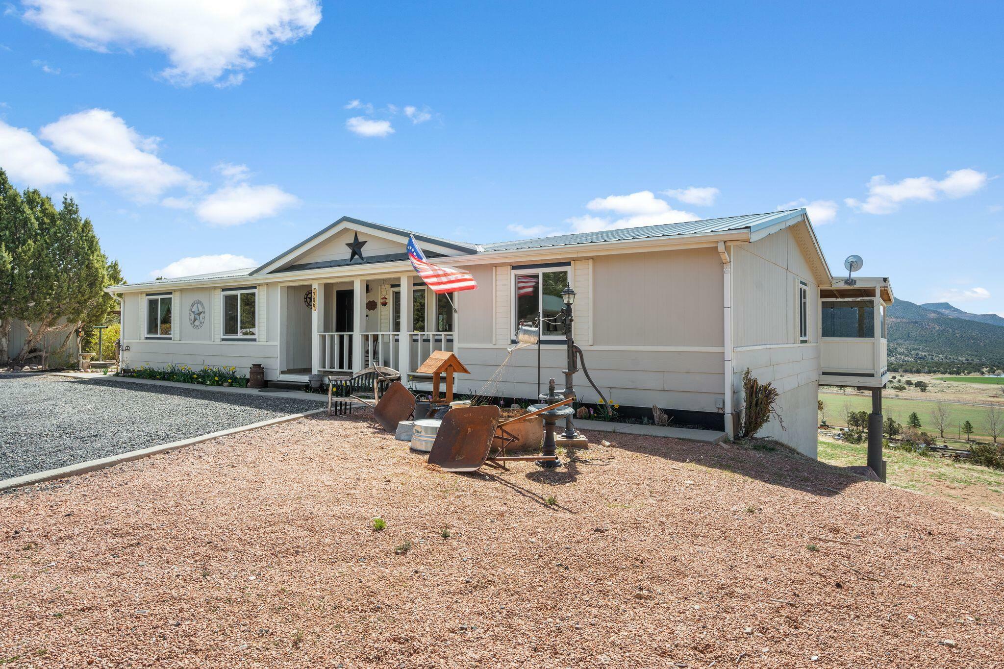Property Photo: 706 E Cottontail Rd UT 84722
