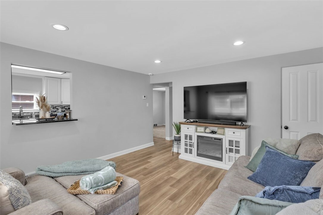 Property Photo: 418 Mary St PA 15644