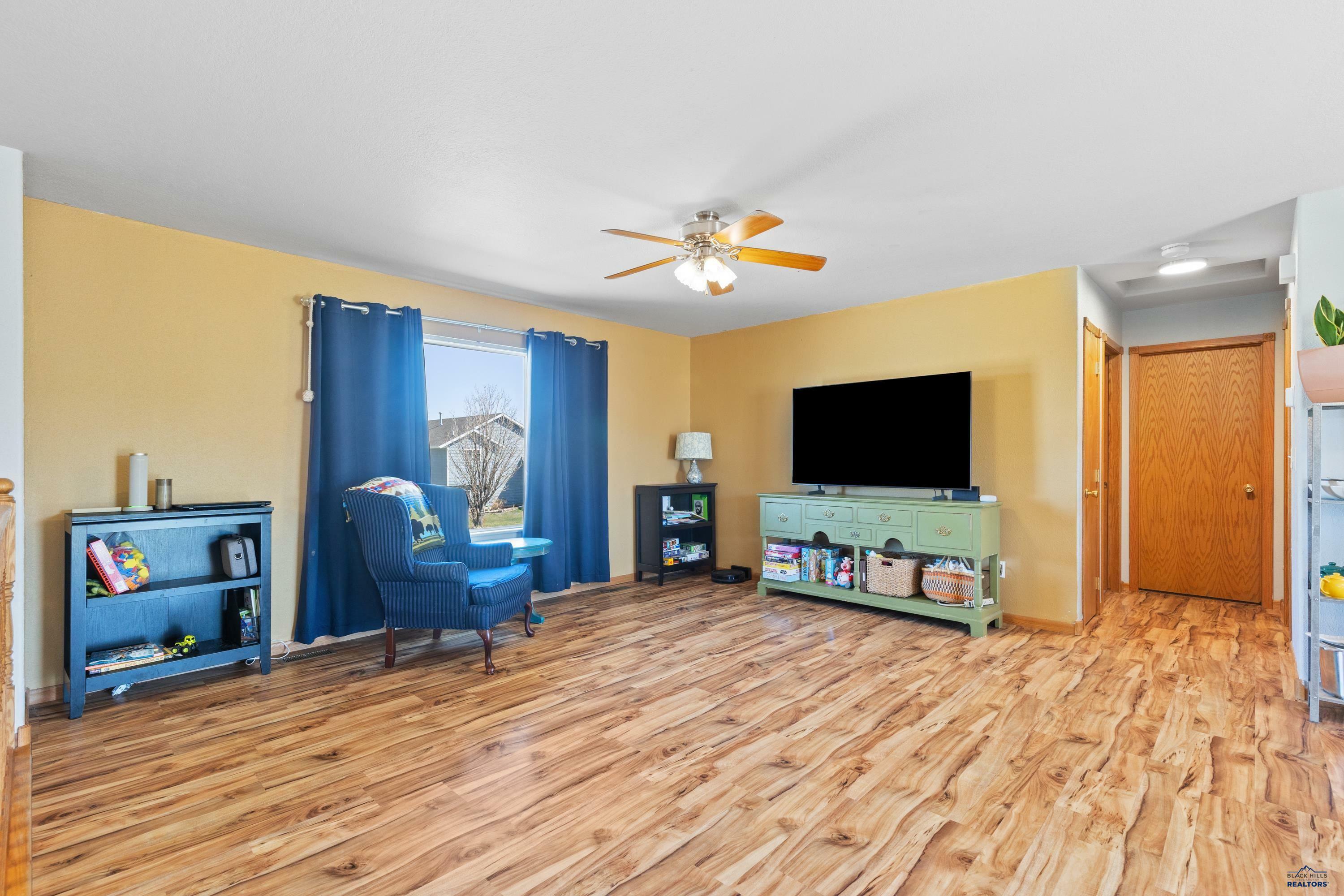Property Photo: 323 Freiheit Ln SD 57719