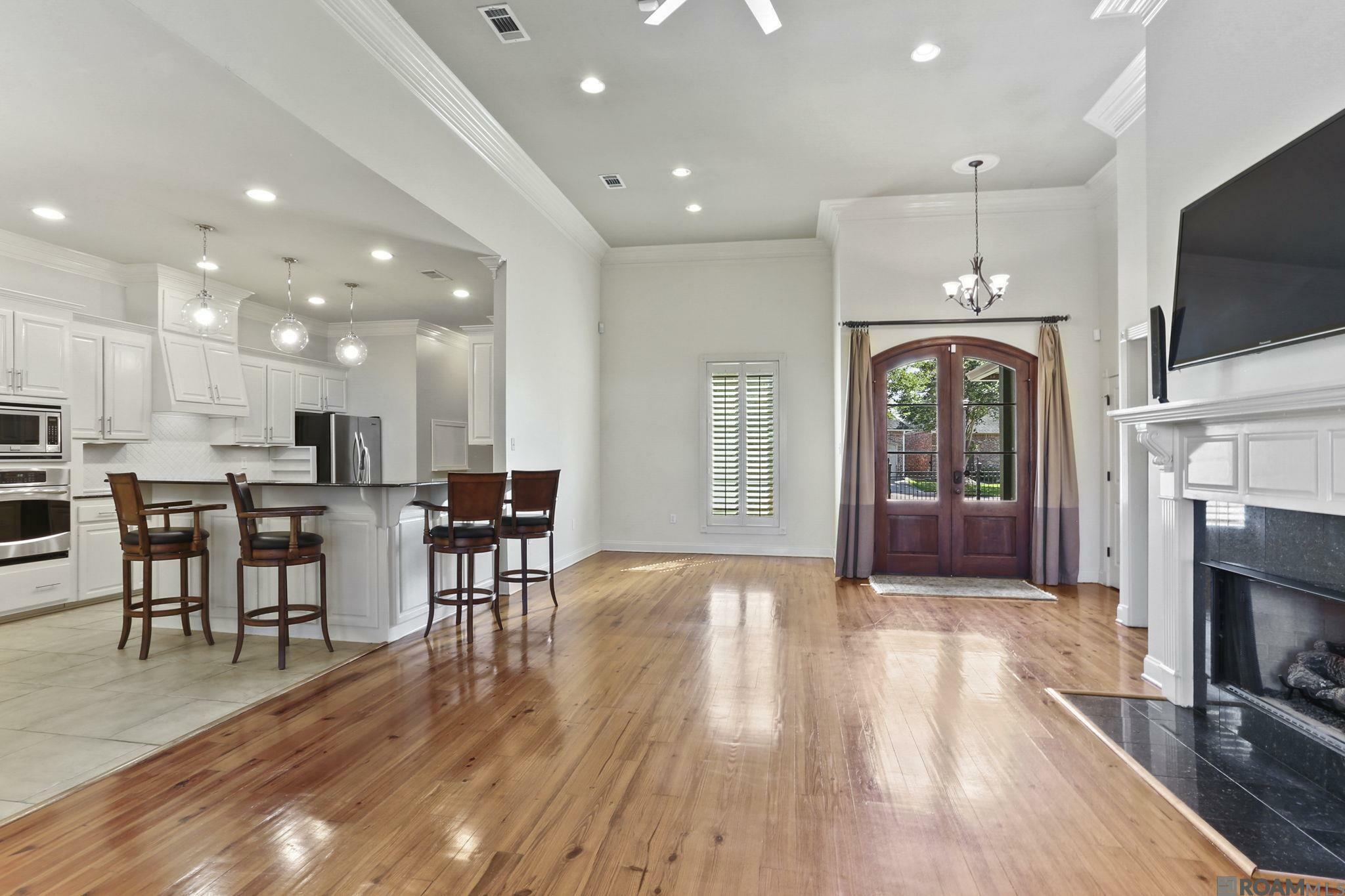 Property Photo: 11015 N Shoreline Ave LA 70809