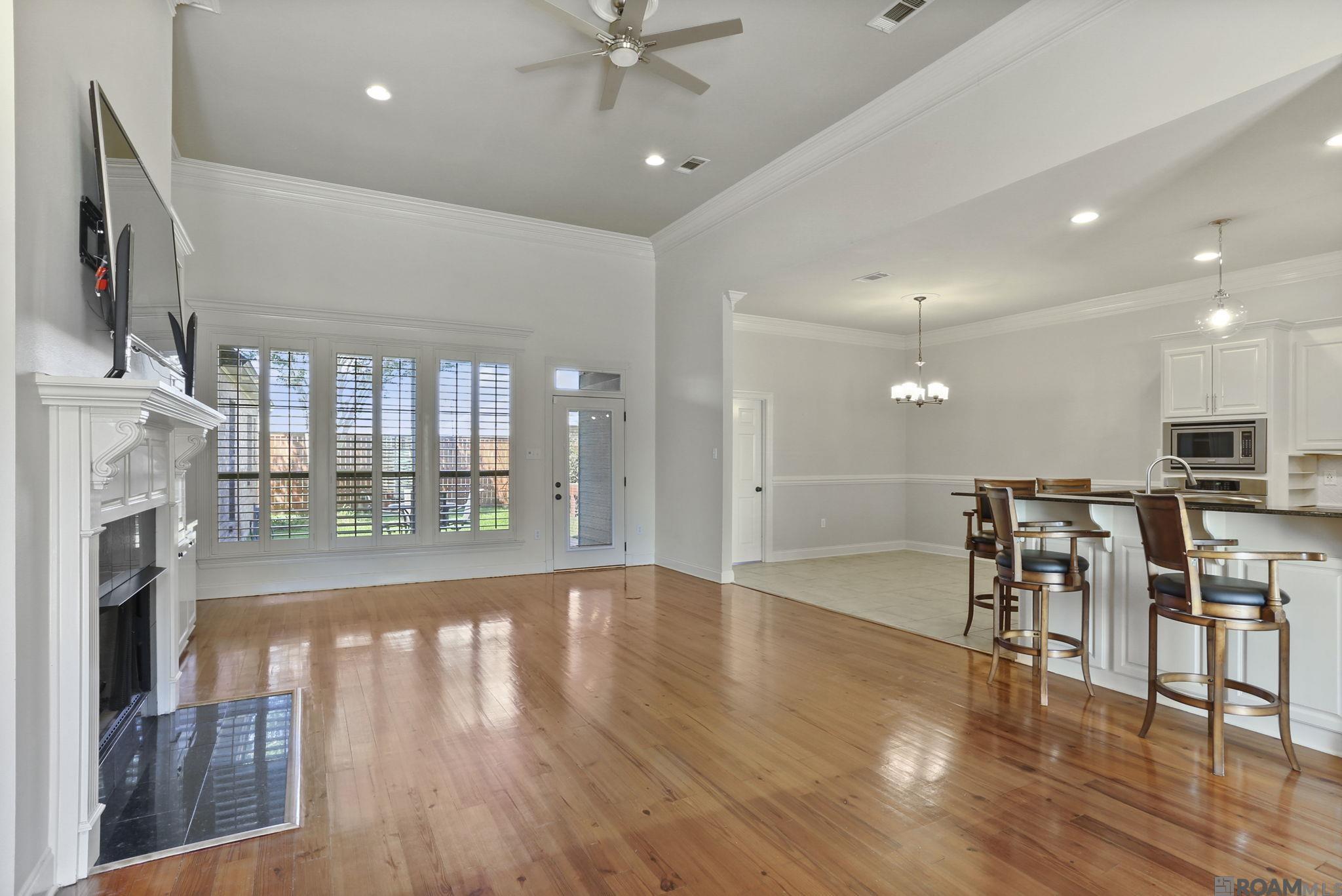 Property Photo:  11015 N Shoreline Ave  LA 70809 