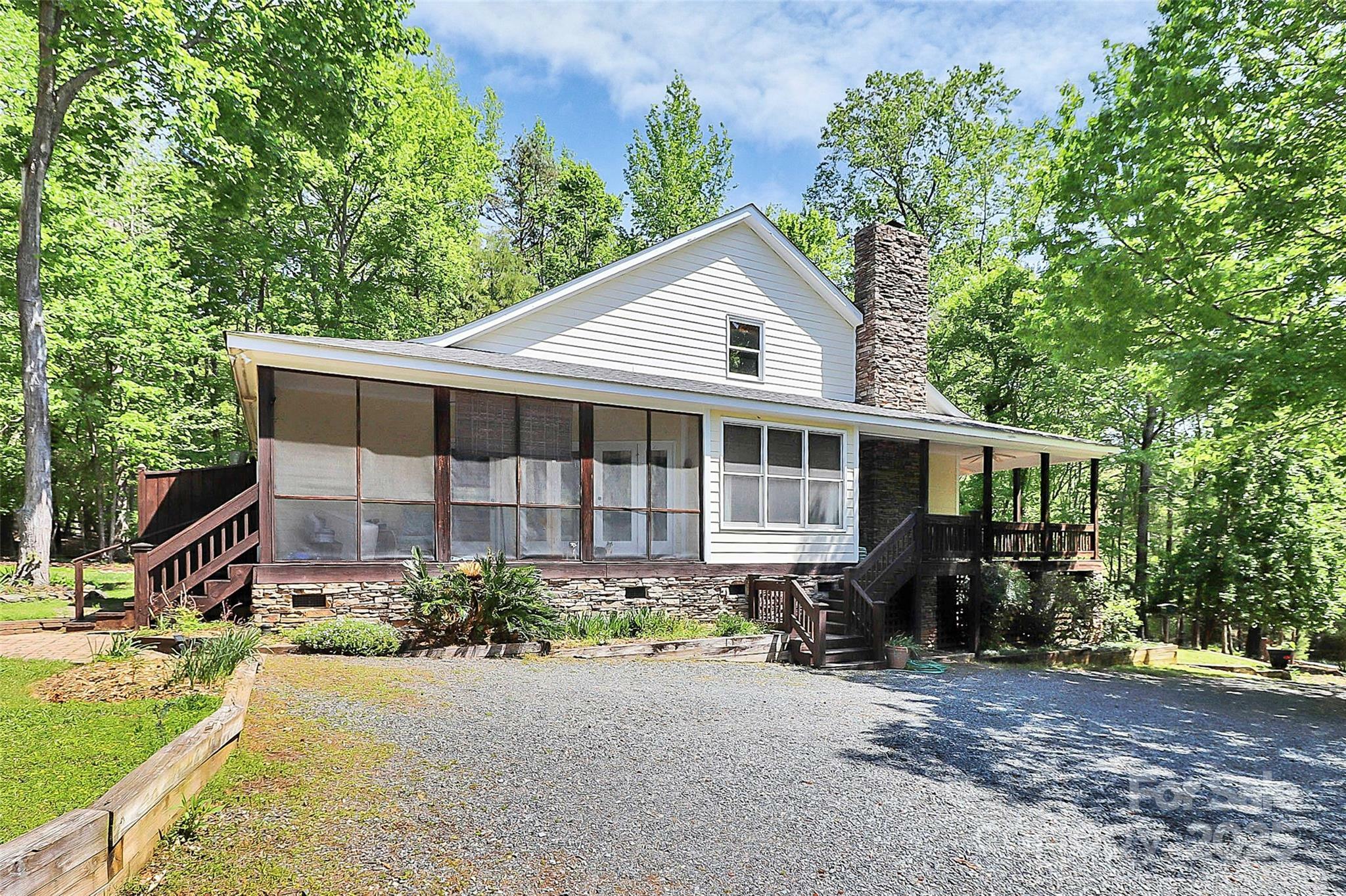 Property Photo: 729 Lochaven Road NC 28173