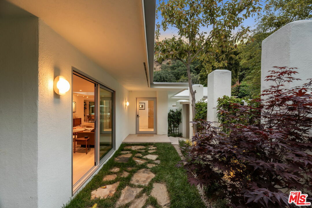 Property Photo: 9451 Hidden Valley Pl CA 90210
