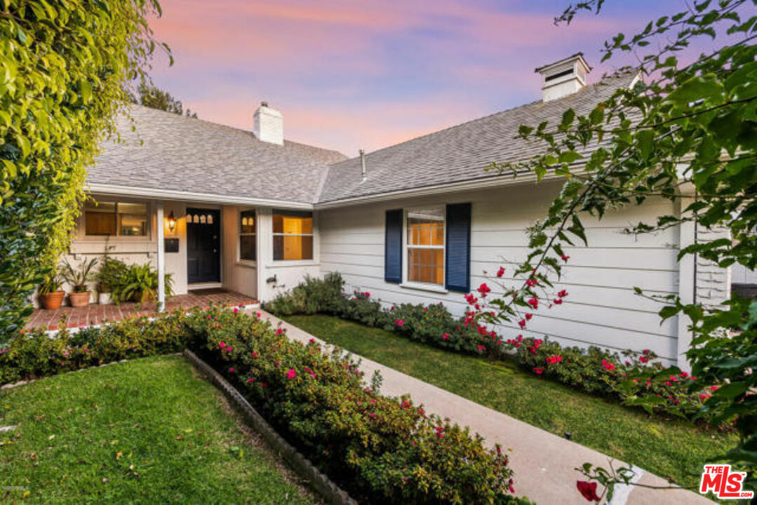 134 N Bowling Green Way  Los Angeles CA 90049 photo