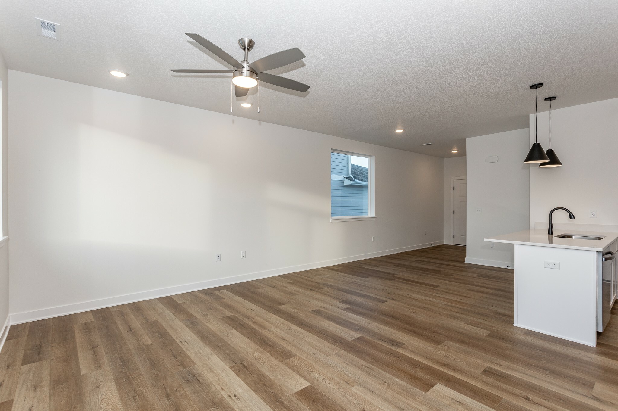 Property Photo: 806 Campusside Place IA 50211