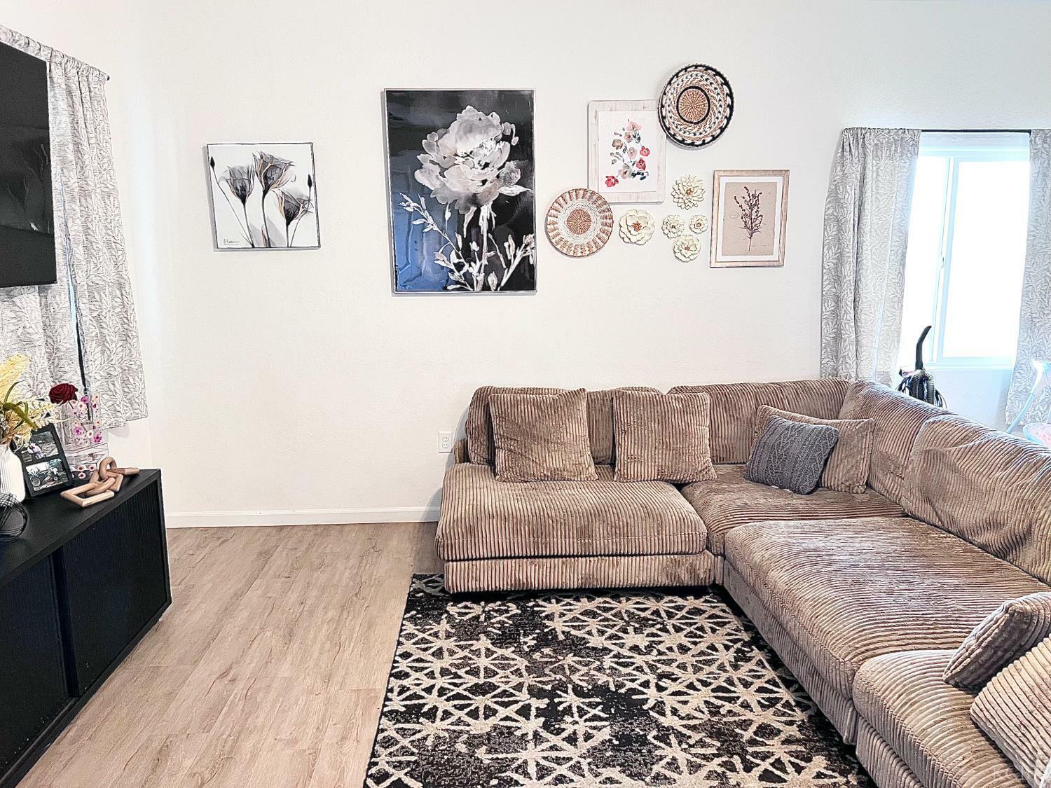 Property Photo: 13600 Crocus Way CA 93202