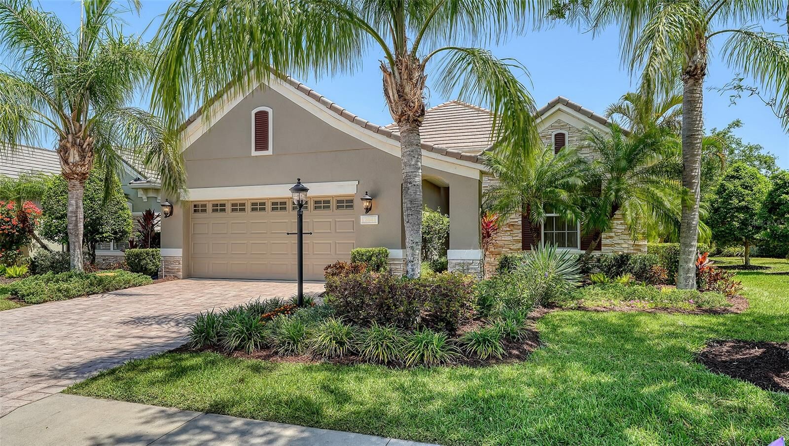 Property Photo: 12041 Thornhill Court FL 34202