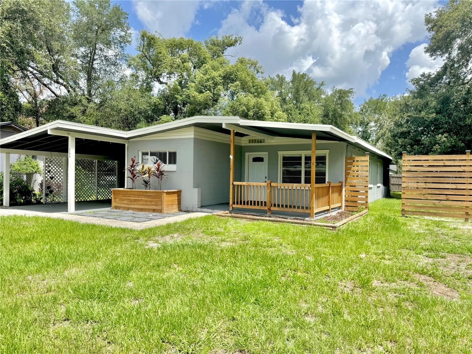 Property Photo: 844 Rosalia Drive FL 32771