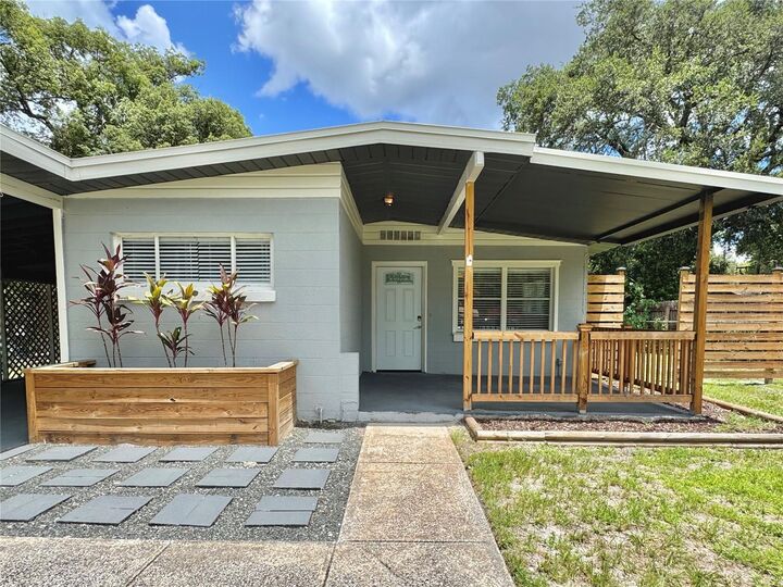 Property Photo: 844 Rosalia Drive FL 32771