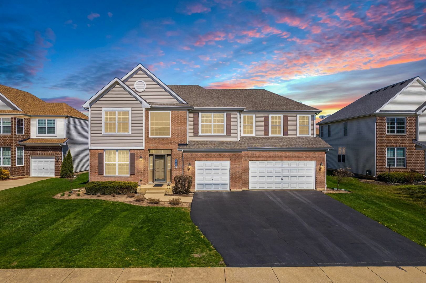 Property Photo: 1932 Primrose Court IL 60103
