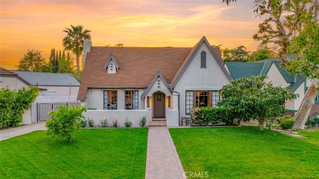 Property Photo: 1105 Viscano Drive CA 91207