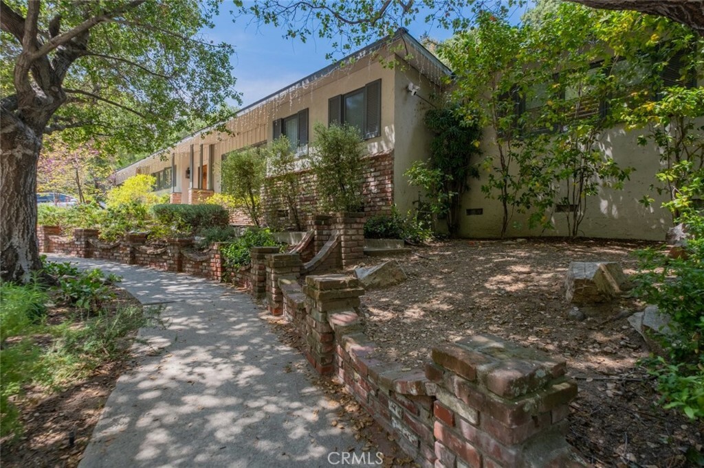 Property Photo:  1435 Valane Drive  CA 91208 