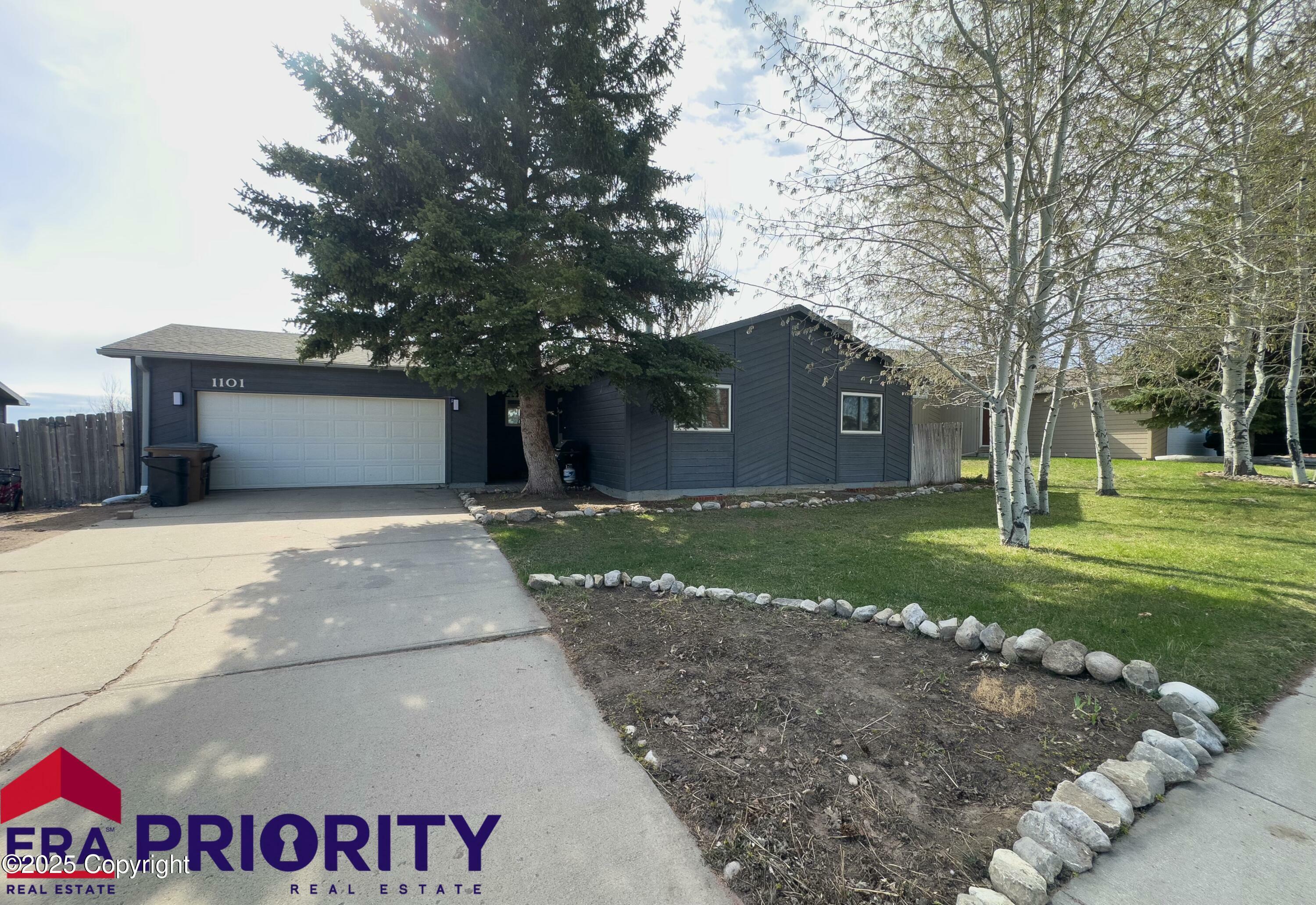 Property Photo: 1101 Vanscoy Dr - WY 82718