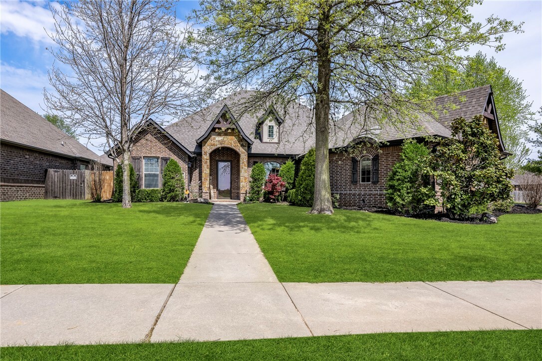 Property Photo: 3000 SW Mahogany Avenue AR 72713