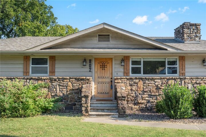 Property Photo:  802 SW 2nd Street  AR 72712 