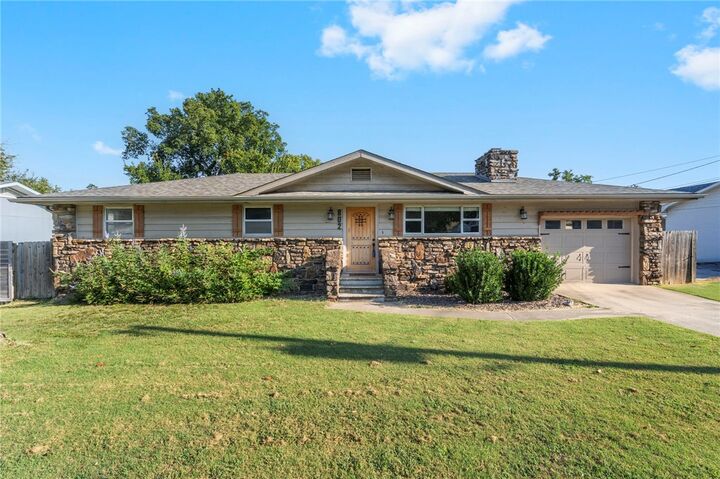 Property Photo:  802 SW 2nd Street  AR 72712 