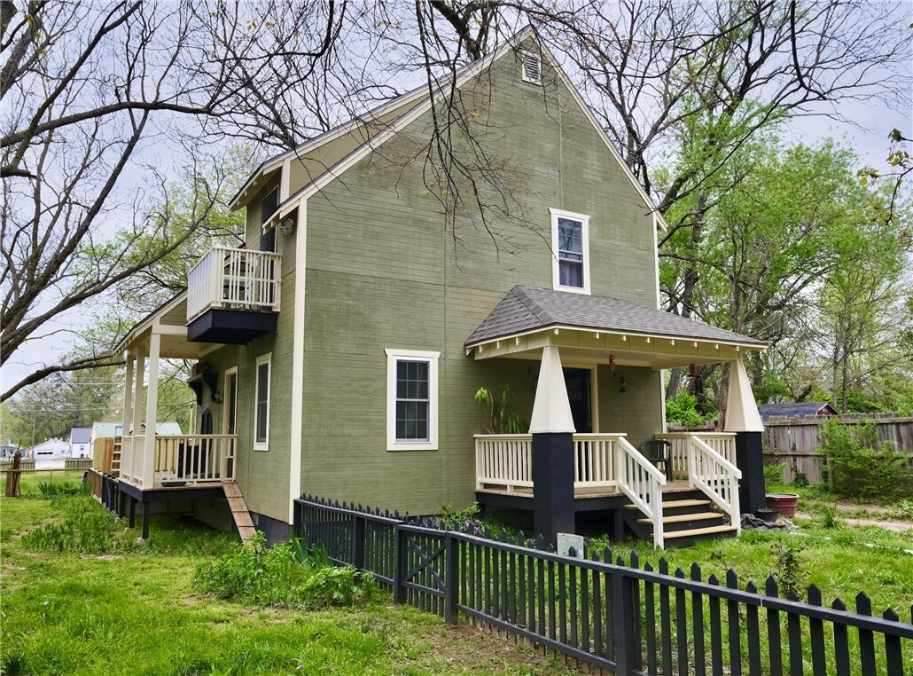 Property Photo: 114 N Ozark Street AR 72753