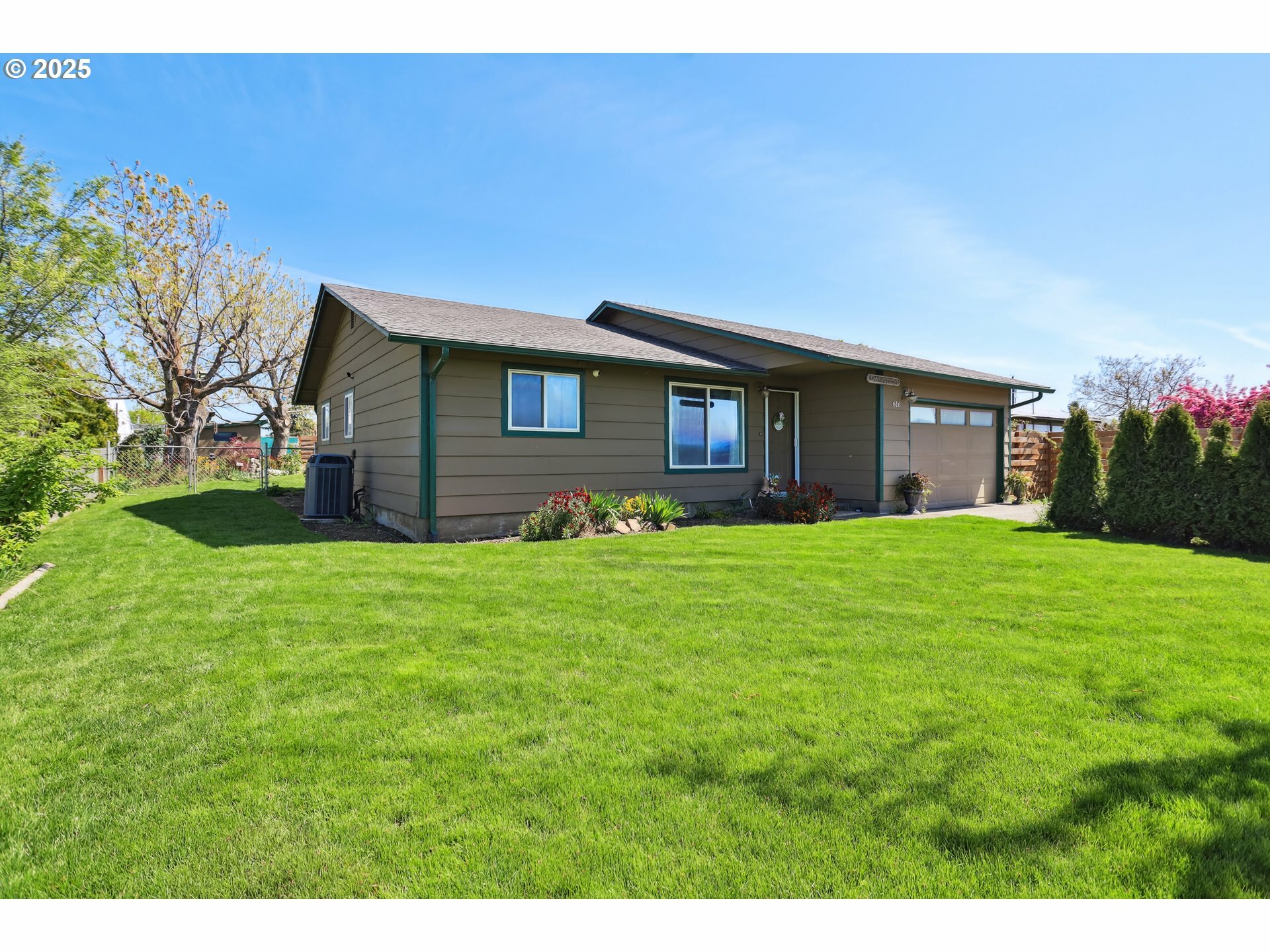 616 D St  Dallesport WA 98617 photo