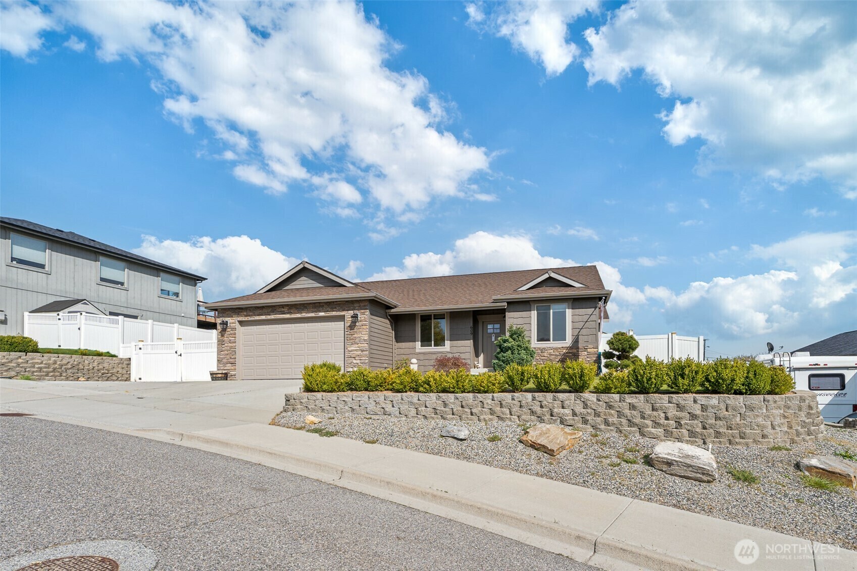 Property Photo: 609 S James Avenue WA 98802