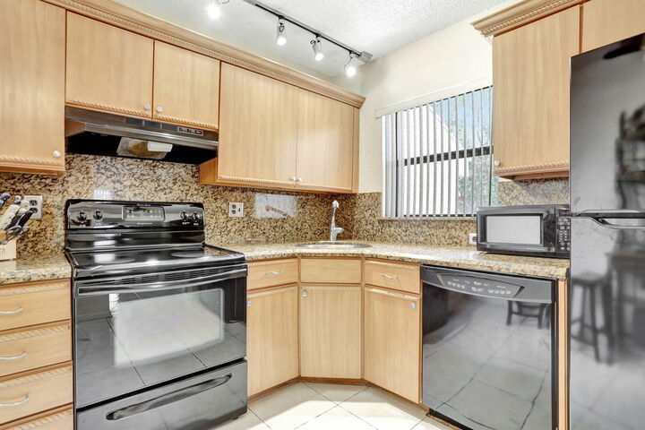 Property Photo: 4165 Carambola Circle S 2162 FL 33066