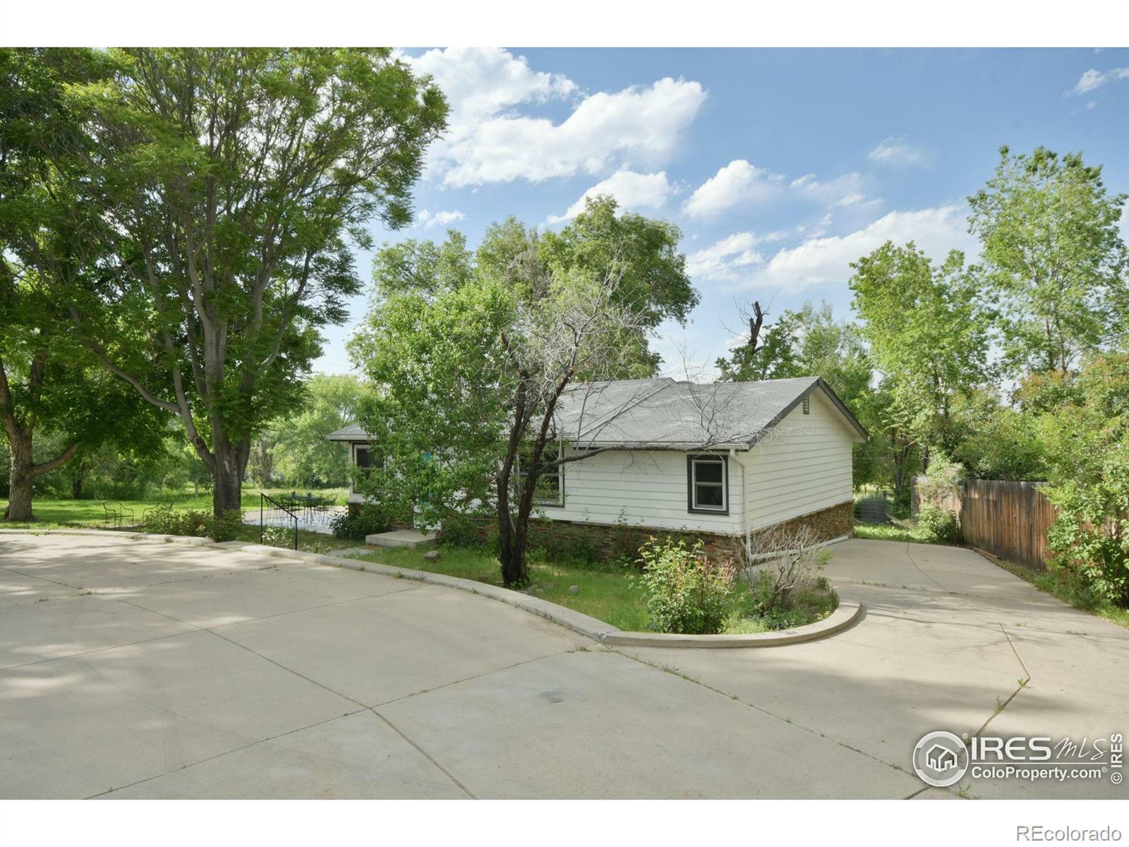 Property Photo: 6903 Valmont Road CO 80301