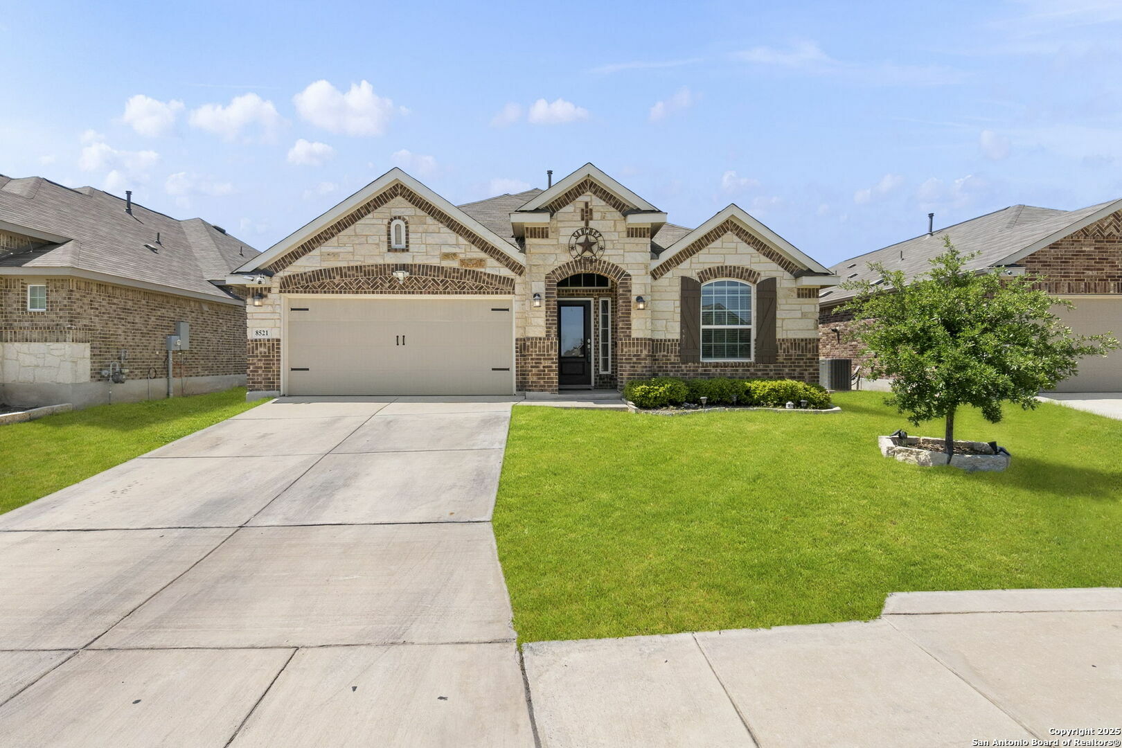 Property Photo: 8521 Norias Wheel TX 78254