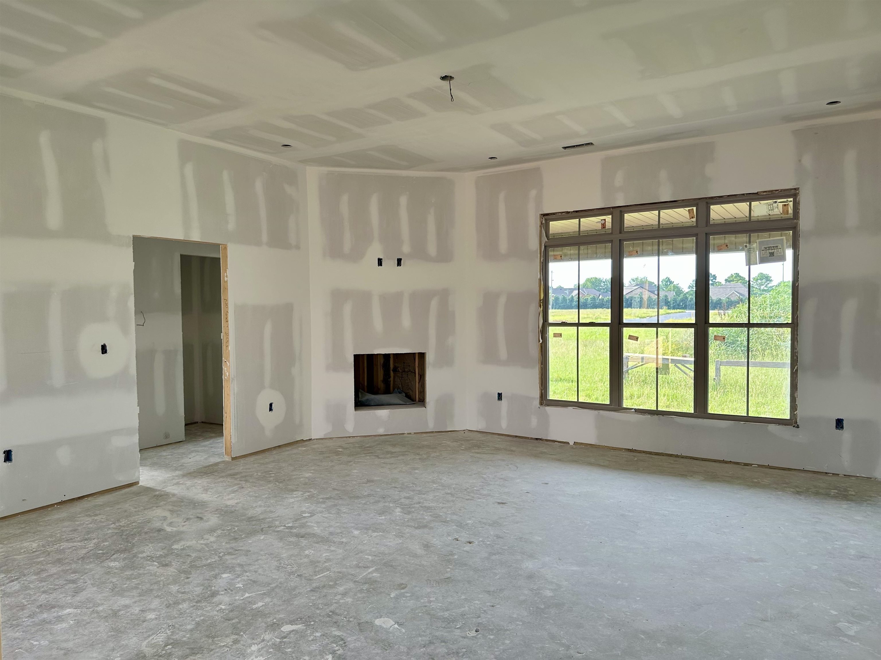 Property Photo:  104 Scarlette Ln  AL 35661 - MUSCLE S 