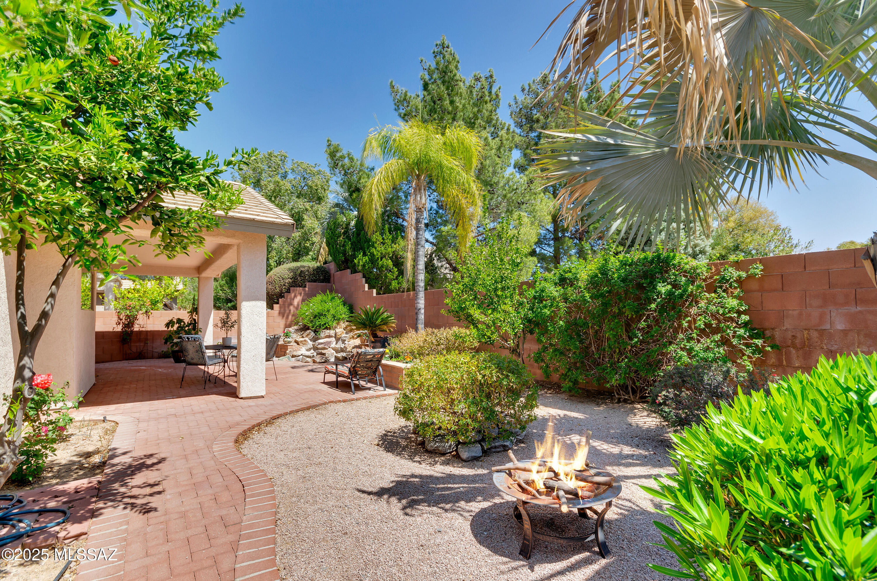 Property Photo: 11092 N Eagle Crest Drive AZ 85737