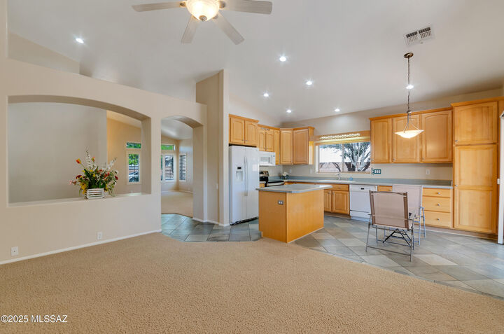 11092 N Eagle Crest Drive  Tucson AZ 85737 photo