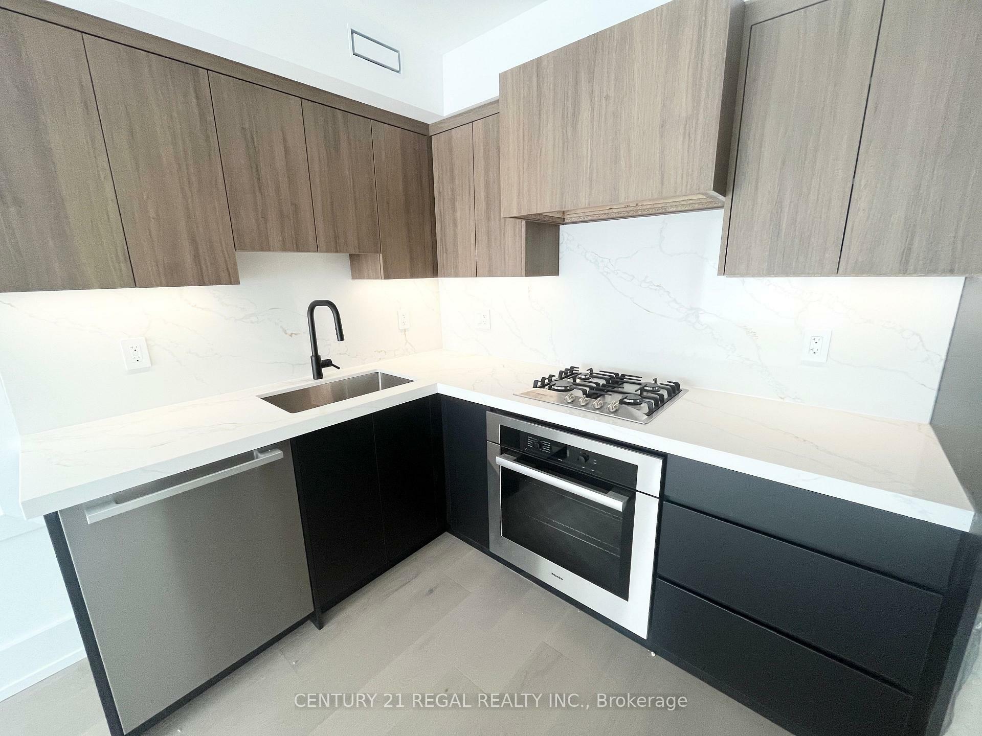 Photo de la propriété: 171 Durant Avenue 2 ON M4J 4W5