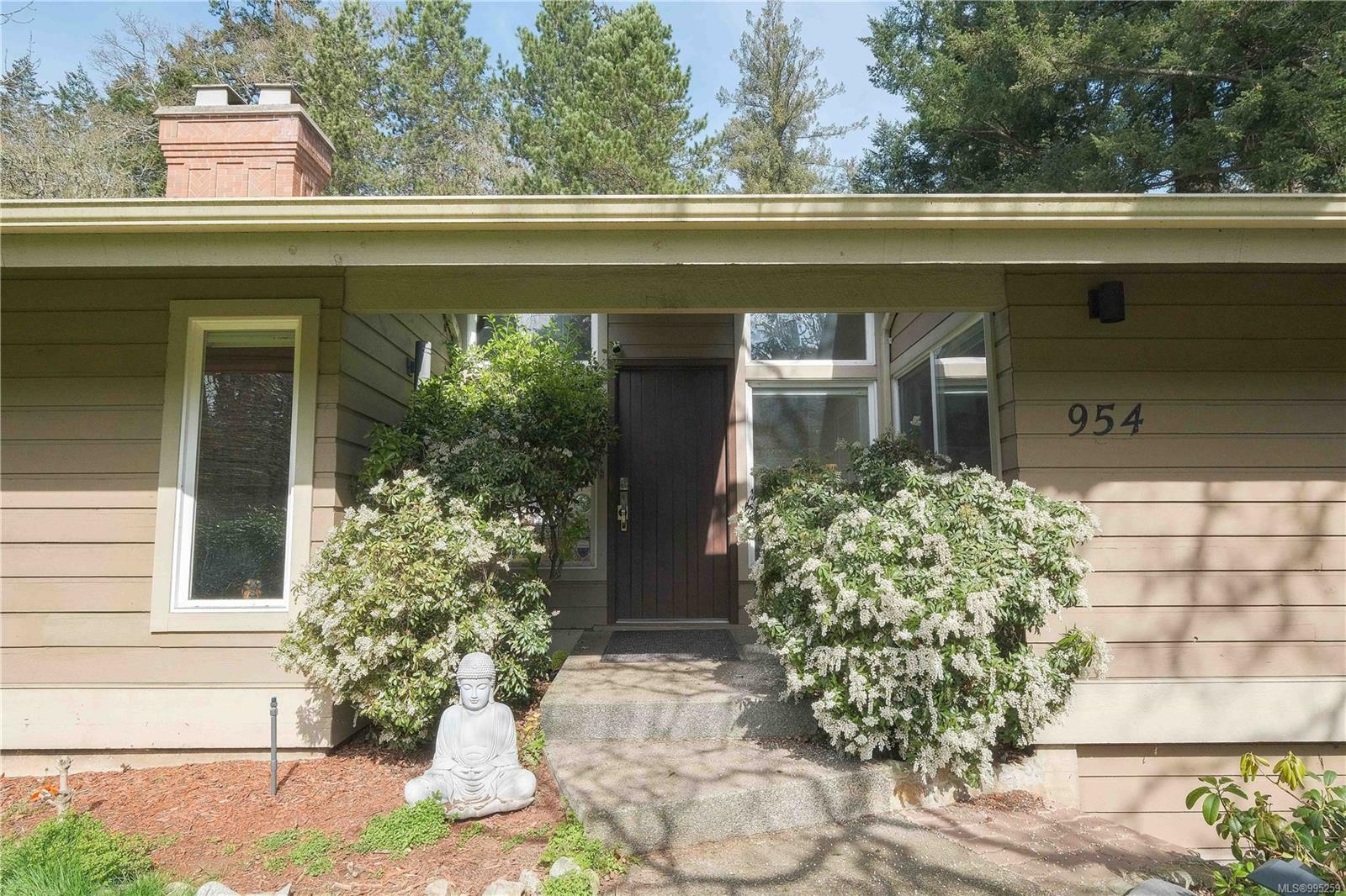 Property Photo: 954 Royal Oak Dr BC V8X 3T4