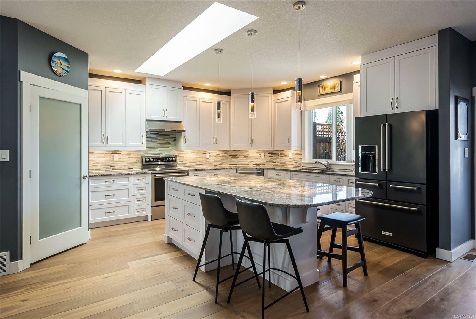 Property Photo: 393 Wisteria St BC V9P 1C6