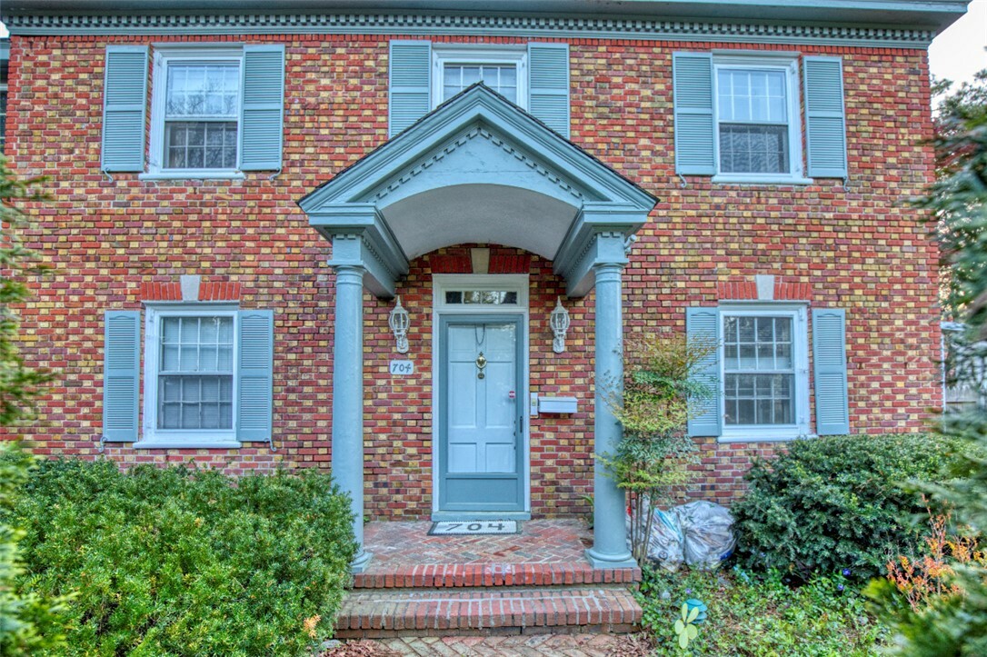 Property Photo: 704 College Terrace VA 23185