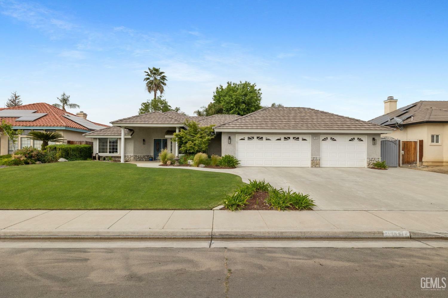 Property Photo: 15918 Sammie Avenue CA 93314