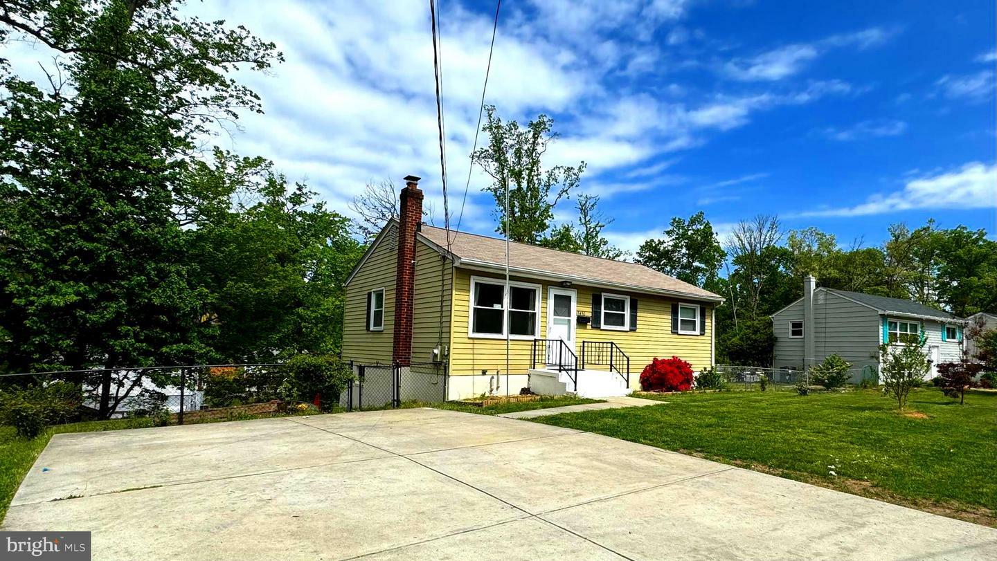 Property Photo: 13430 Forest Glen Road VA 22191