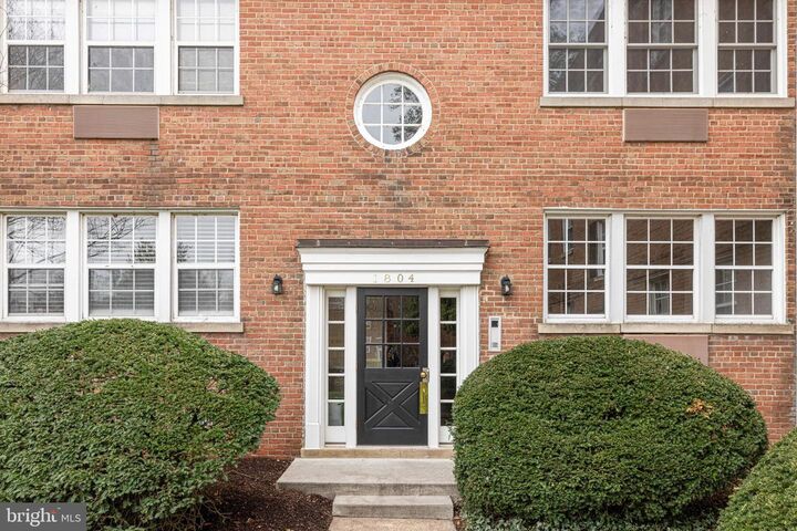 1804 W Abingdon Drive 101  Alexandria VA 22314 photo