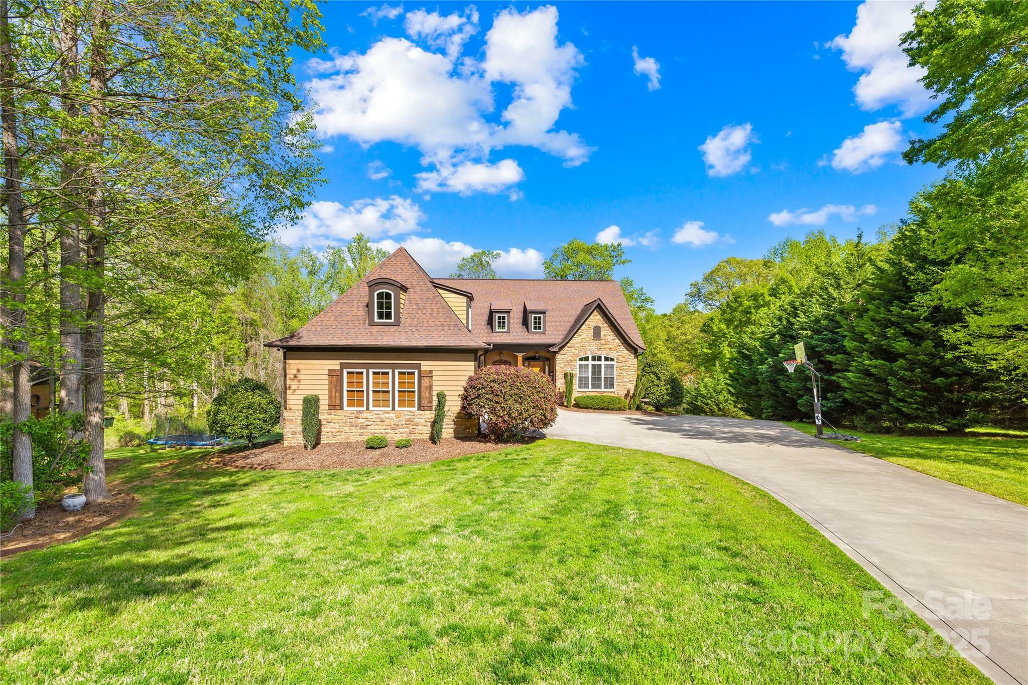 Property Photo: 401 Yorkfield Drive NC 28150