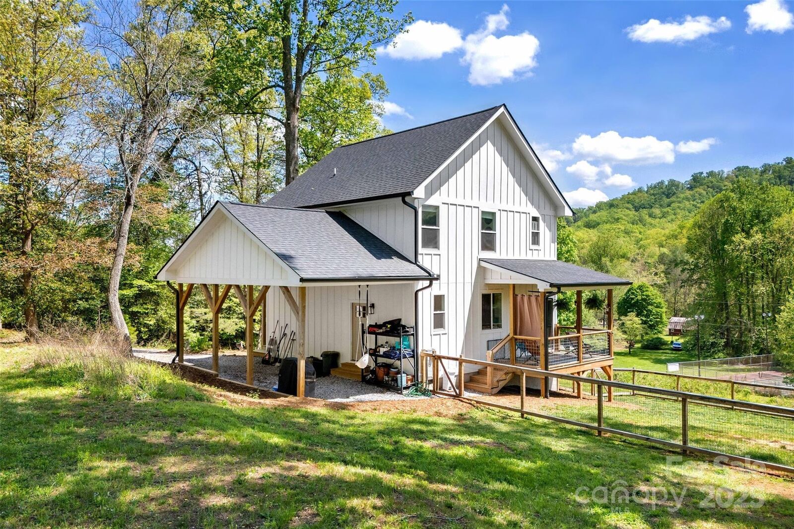 Property Photo:  39 W Holly Ridge Drive  NC 28762 