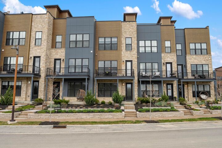 2288 Quarry Trails Drive  Columbus OH 43228 photo