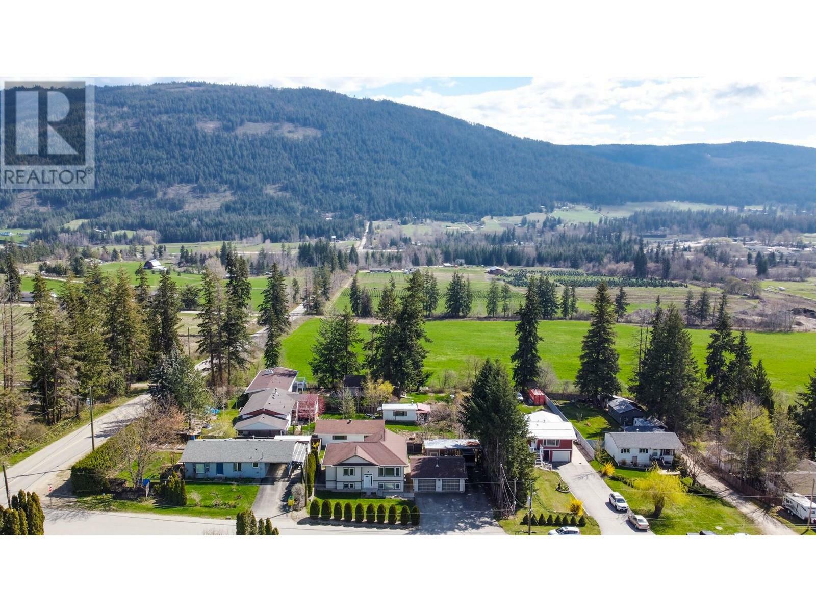 Property Photo: 1920 36th Street Northeast BC V1E 2Z2