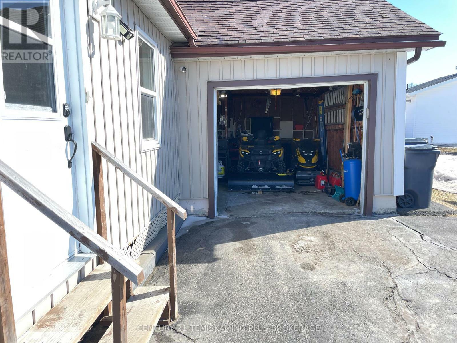 Property Photo: 43 Tenth Street East ON P0J 1E0
