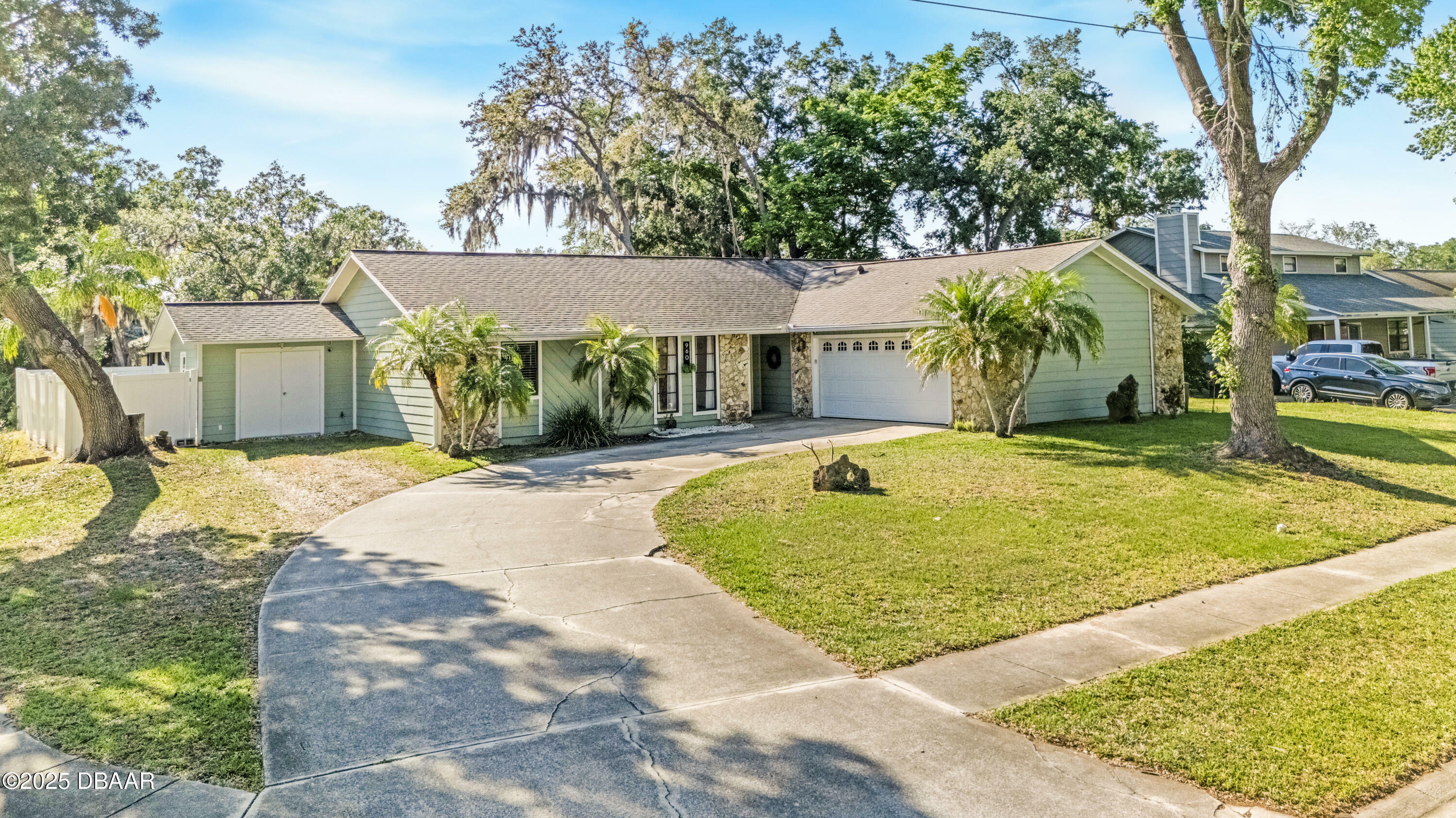 Property Photo: 960 Tall Pine Drive FL 32127